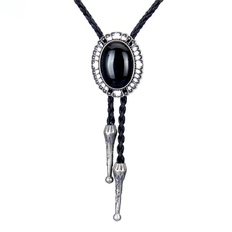 Bolo tie med svart oval sten och silverdetaljer