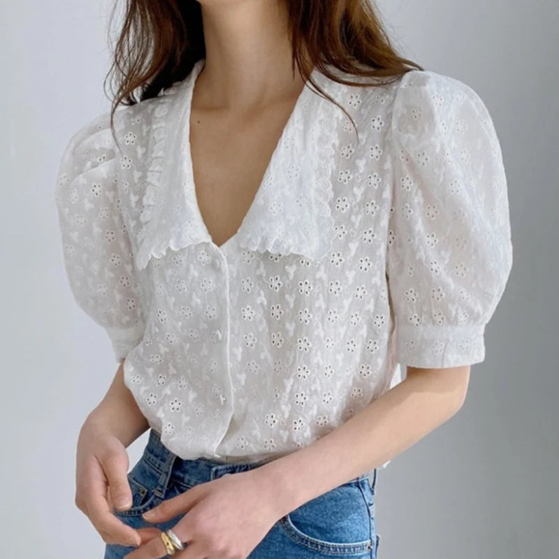 Blus med spetskrage