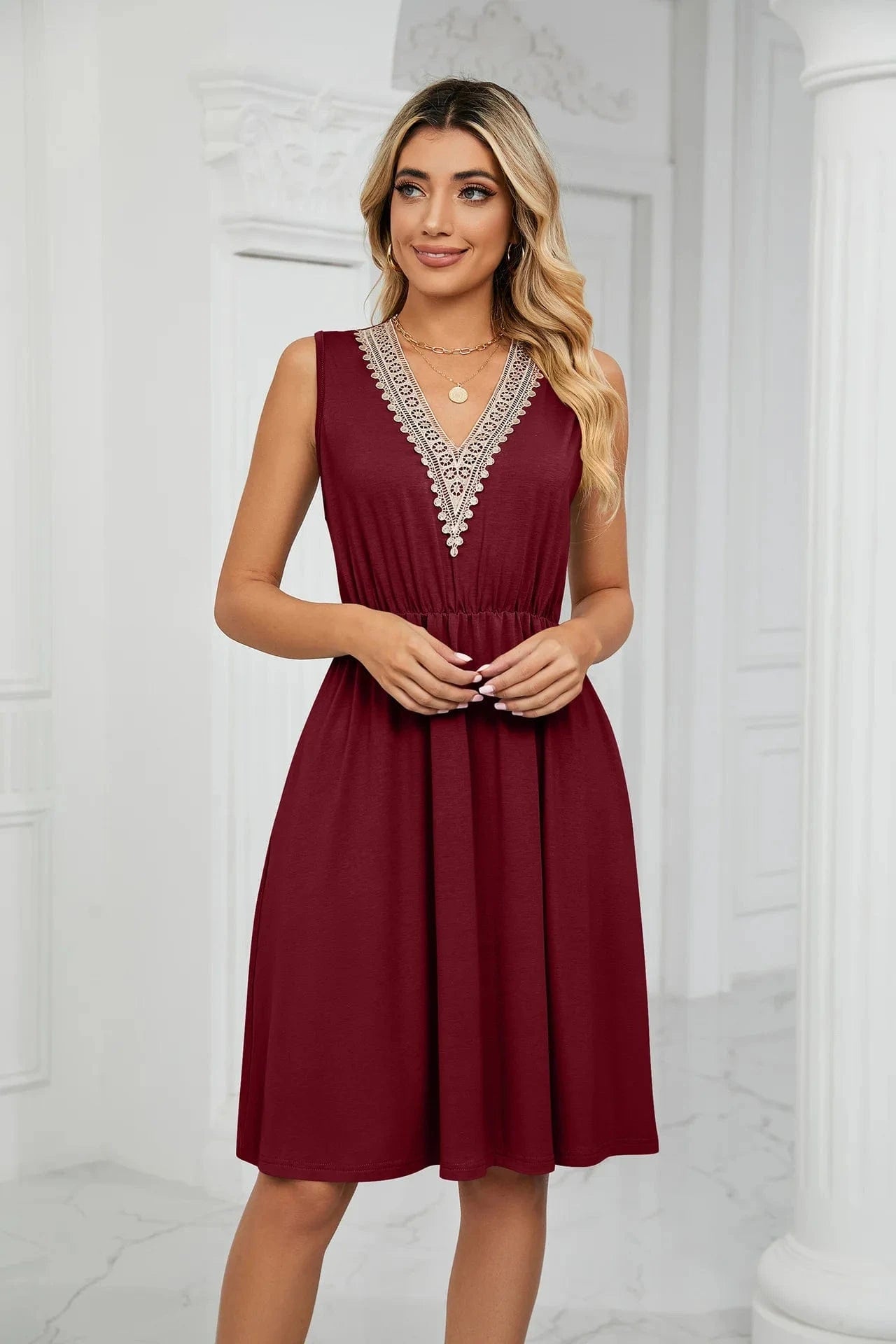 A-linje klänning med broderad v-ringning