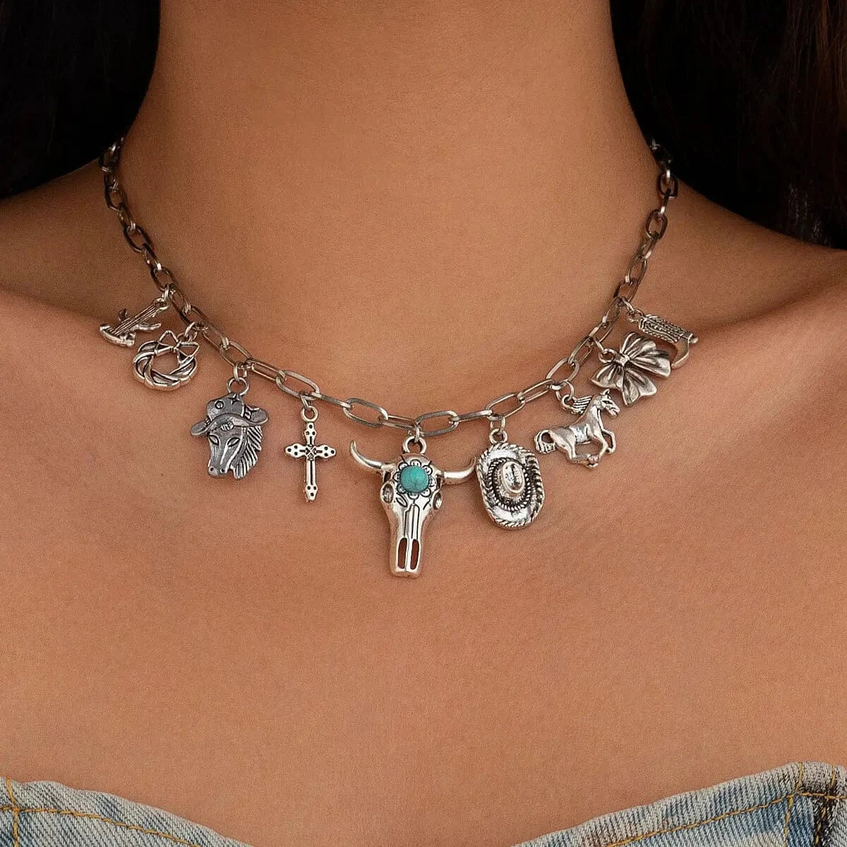 Berlockhalsband i western stil med western-motiv och turkos