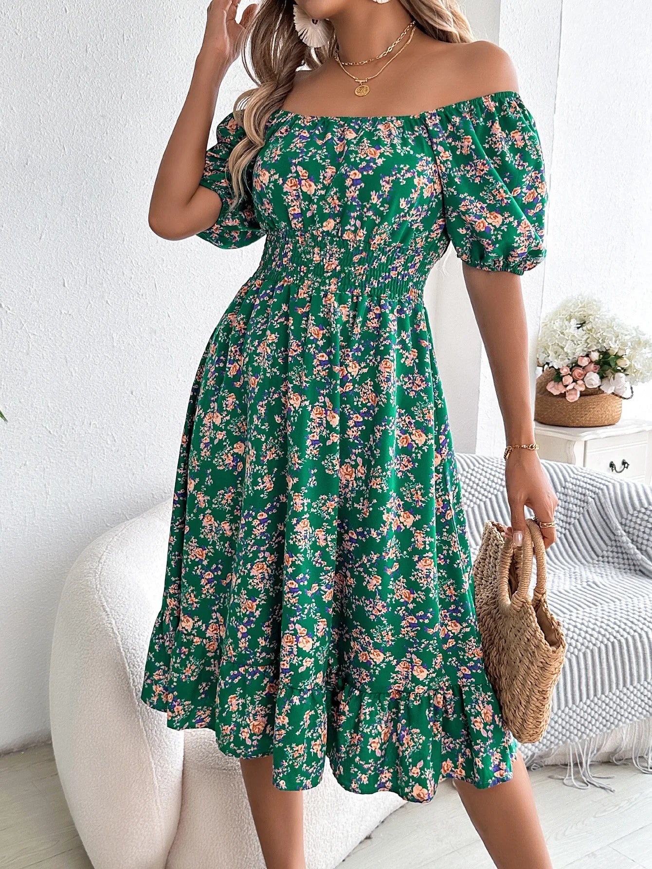 Blommig off-shoulder midiklänning