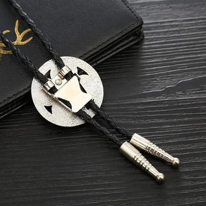 Bolo tie i läder med grön fyrklöver Grön