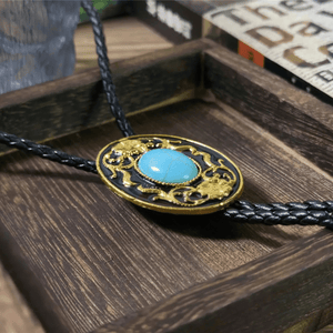 Bolo tie med dekorativ sten och barockdetaljer Svart och guld