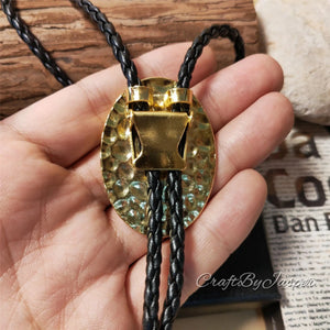 Bolo tie med dekorativ sten och barockdetaljer Svart och guld