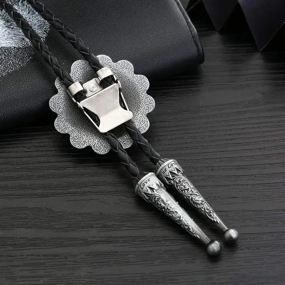 Bolo tie med dödskalle och solrosmönster Svart och silver