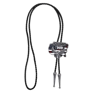 Bolo tie med örn- och flaggmotiv i metall Flerfärgad