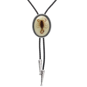 Bolo tie med skorpion och agat i oval design Beige