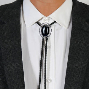 Bolo tie med svart oval sten och silverdetaljer Silver