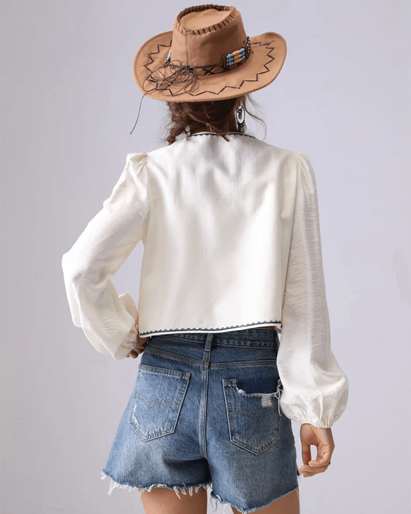 Broderad blus med blommor