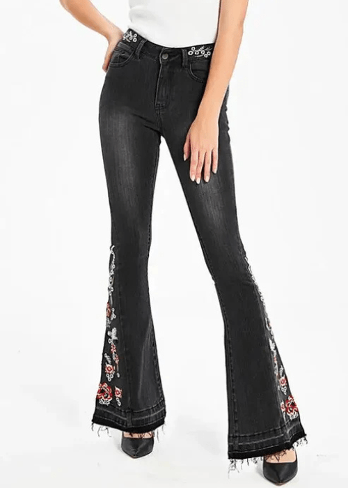 Broderade svarta flare jeans med blommönster