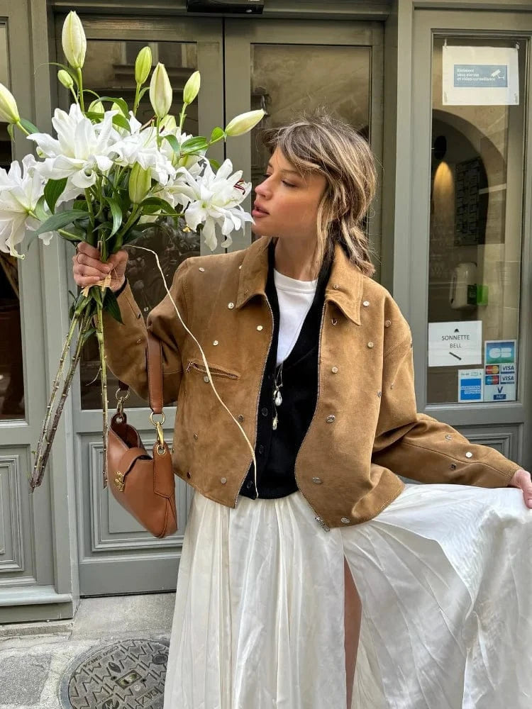 Brun mockajacka dam med nitar