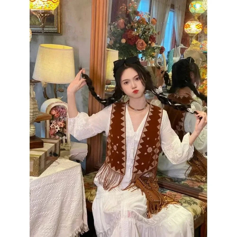 Brun Väst med Etniskt Broderi och Fransdetaljer