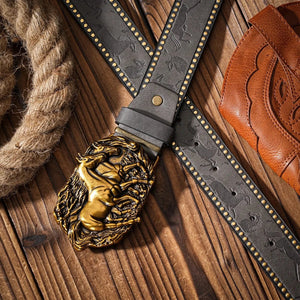 Cowboybälte med gyllene hästspänne