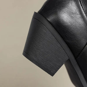 Cowboyboots i mjukt läder med elegant spänndetalj