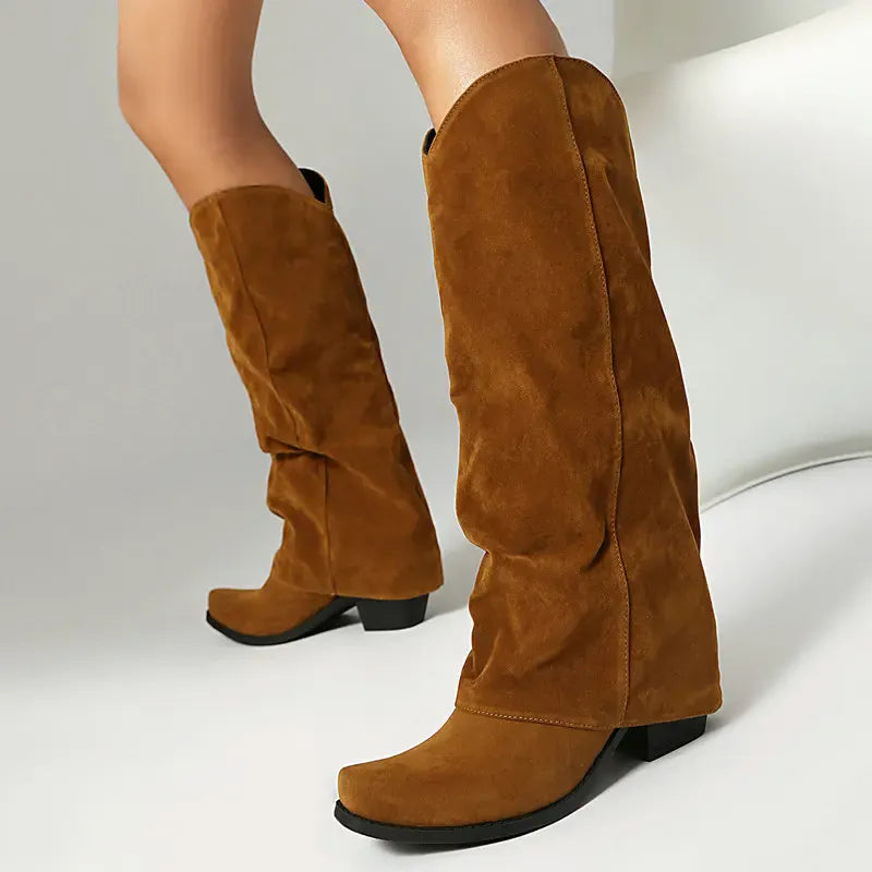 Cowboyboots i mockastil med vikt skaft och 6cm klack
