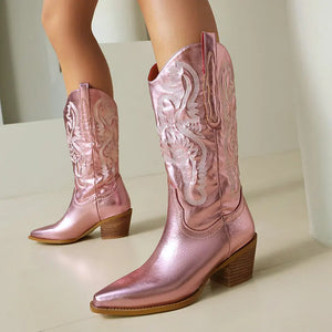 Cowboyboots i präglat läder med broderade detaljer