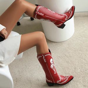 Cowboyboots med broderad skelettdesign och chunky klack