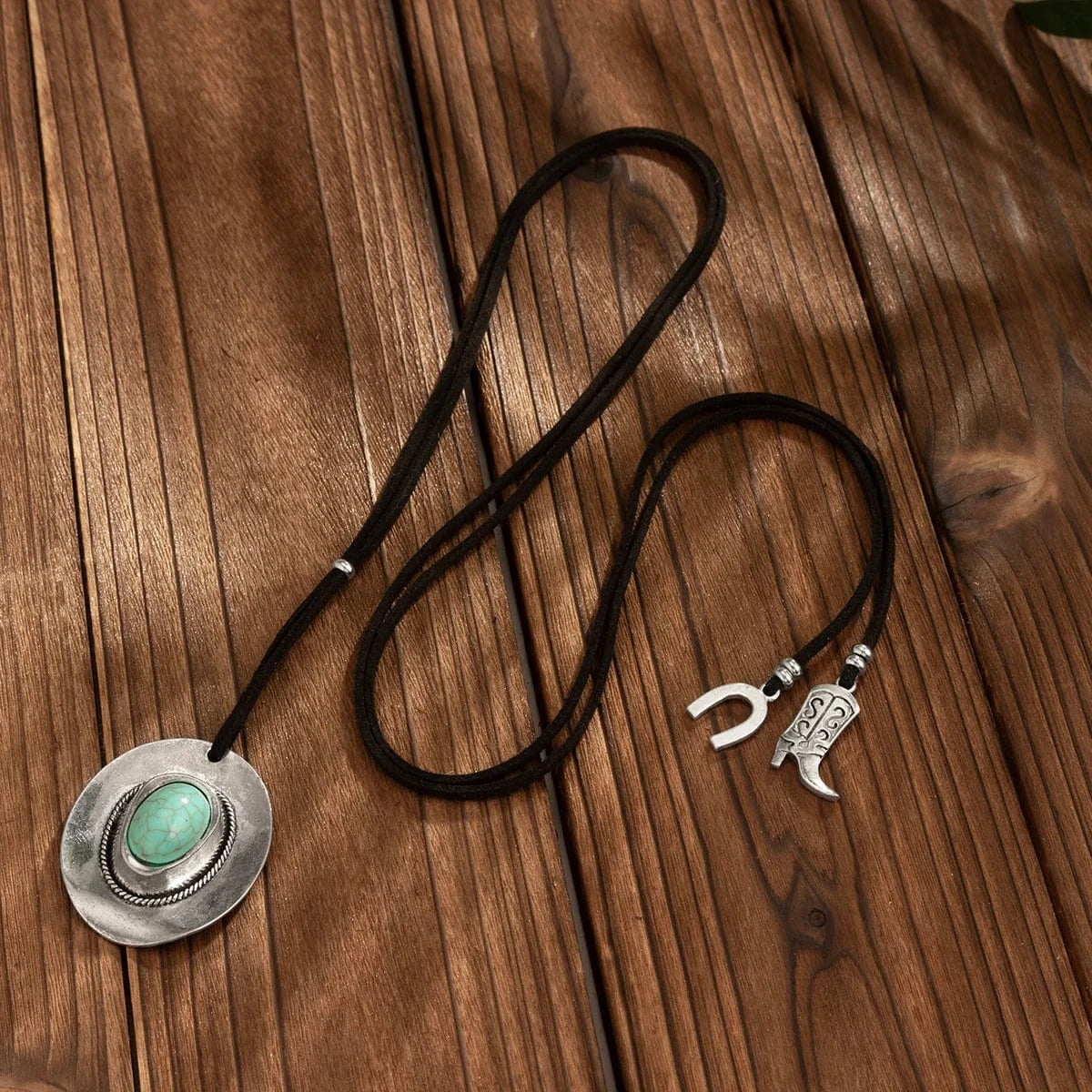 Cowgirl halsband med turkos-hatt hänge