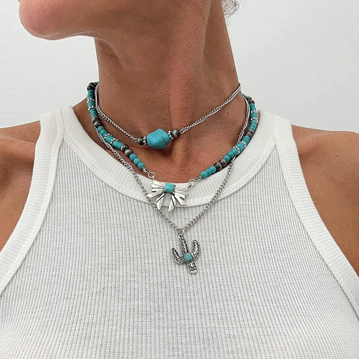 Flerradigt halsbandsset i western stil med turkoskors och choker