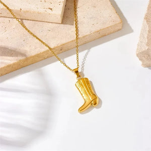 Halsband med hänge i form av en cowboyboots Guld