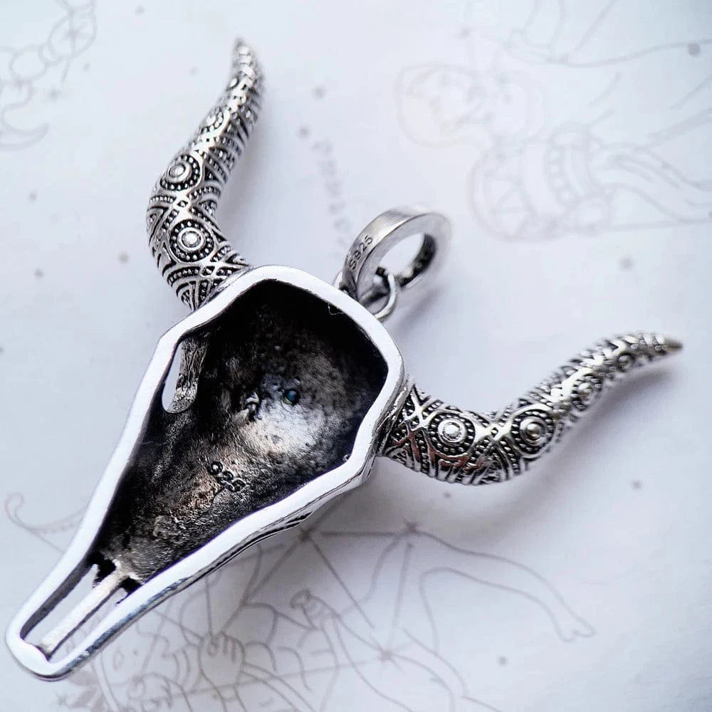 Halsbandshänge med tjurkranium i silver och turkos