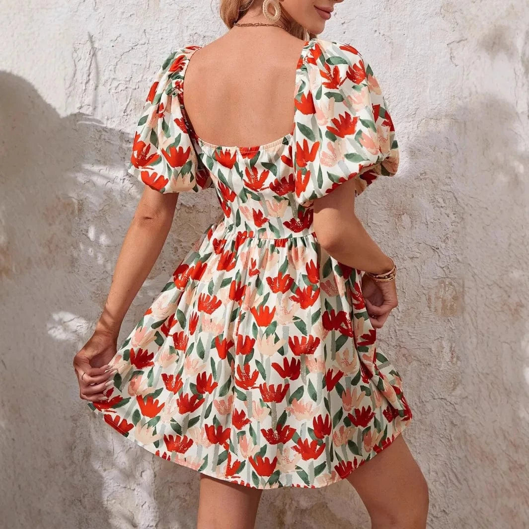 Kort blommig klänning