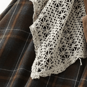 Långkjol i patchwork-stil med spets och rutigt mönster