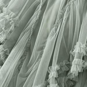 Maxikjol med kaskader av tyllvolanger