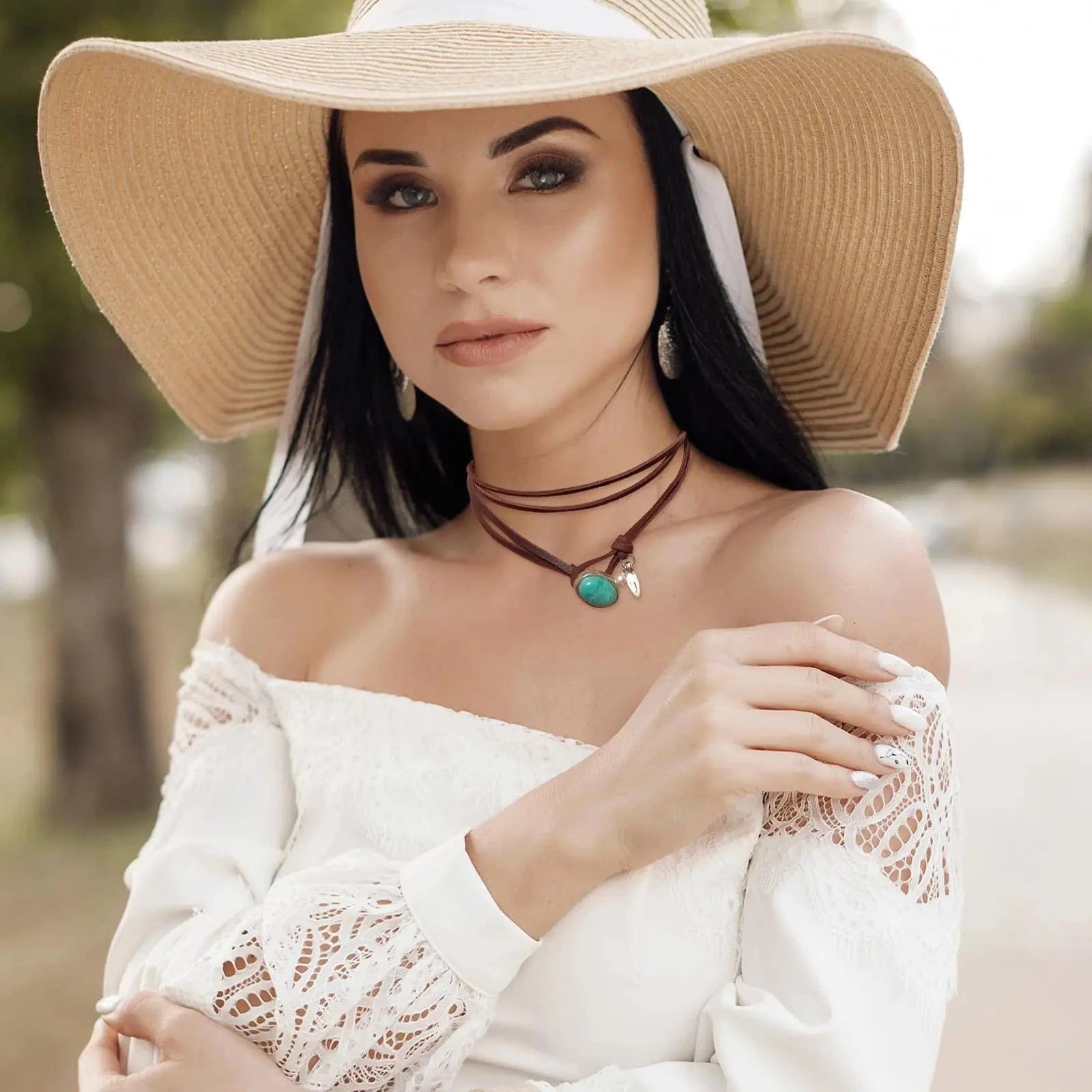 Omlottchoker i mocka med turkos sten