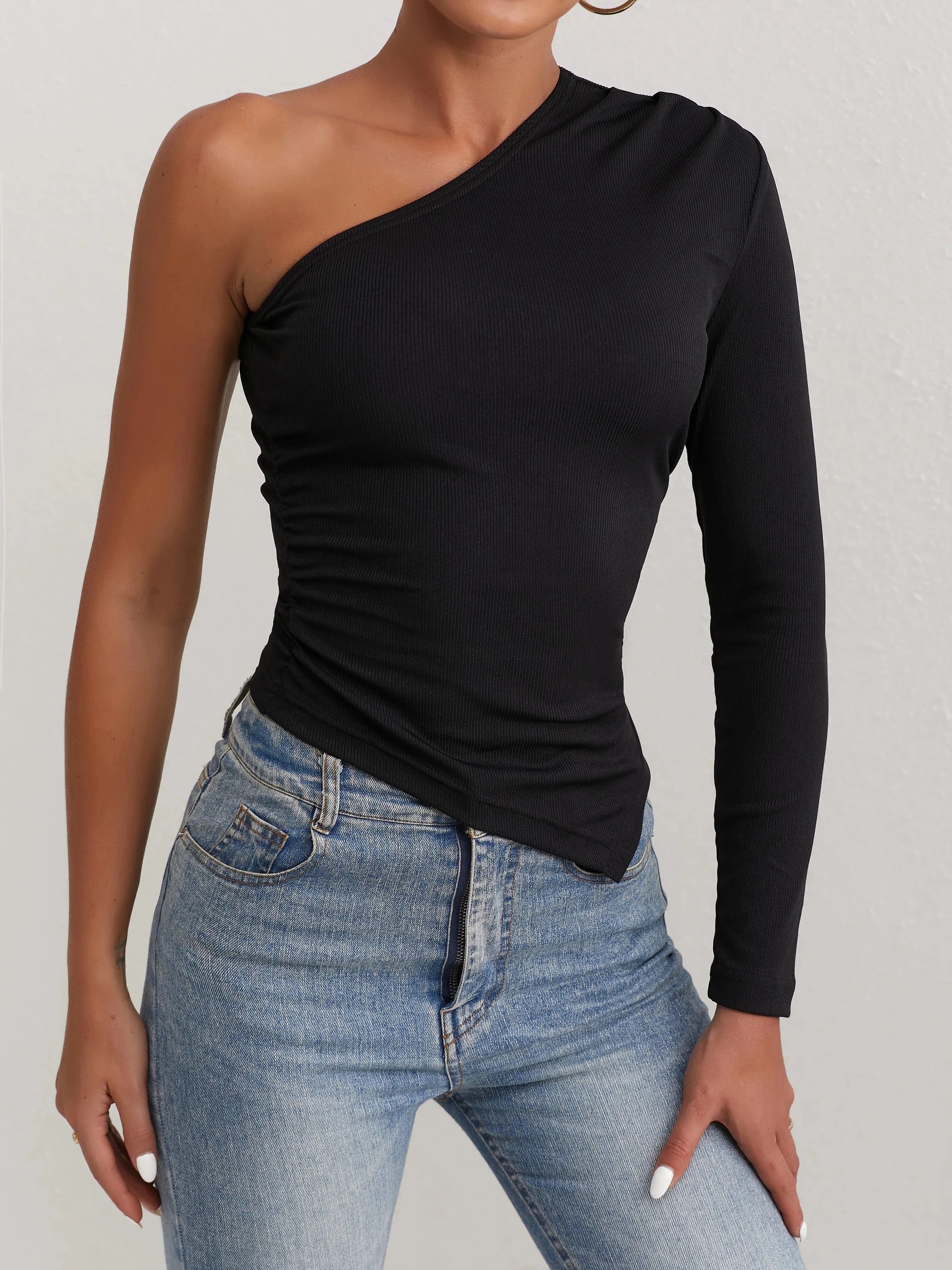 Svart asymmetrisk blus med en ärm