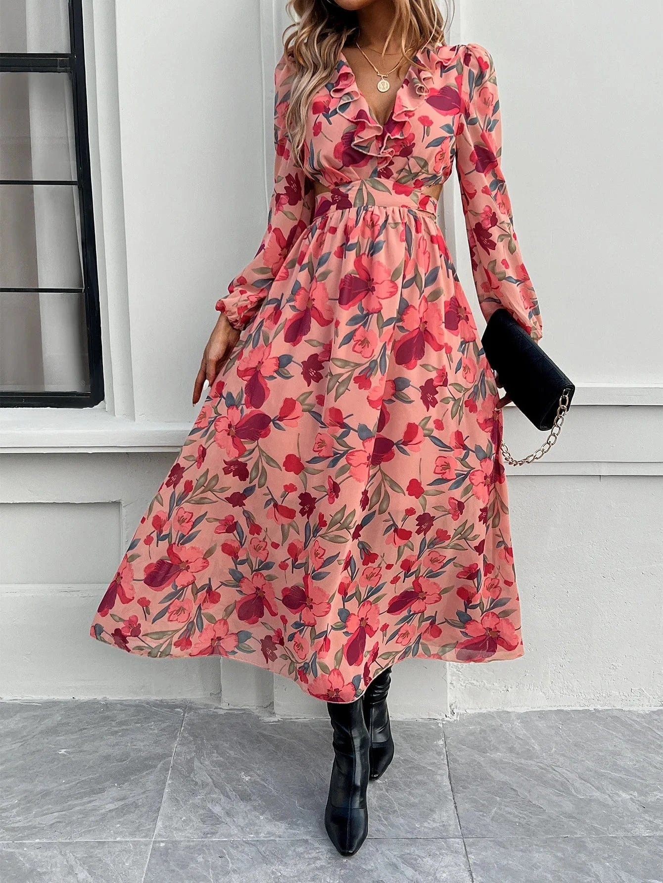 V-ringad blommig klänning