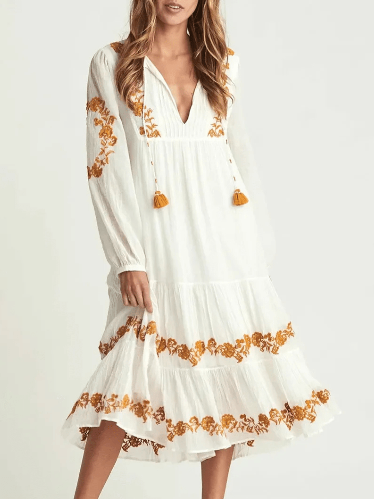 Vit bohemisk klänning