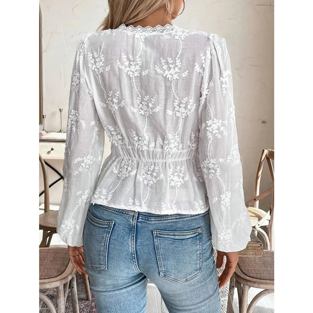 Vit broderad blus i broderie anglaise med ballongärm