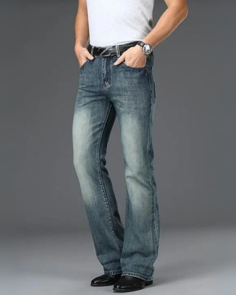 Utsvängda jeans herr
