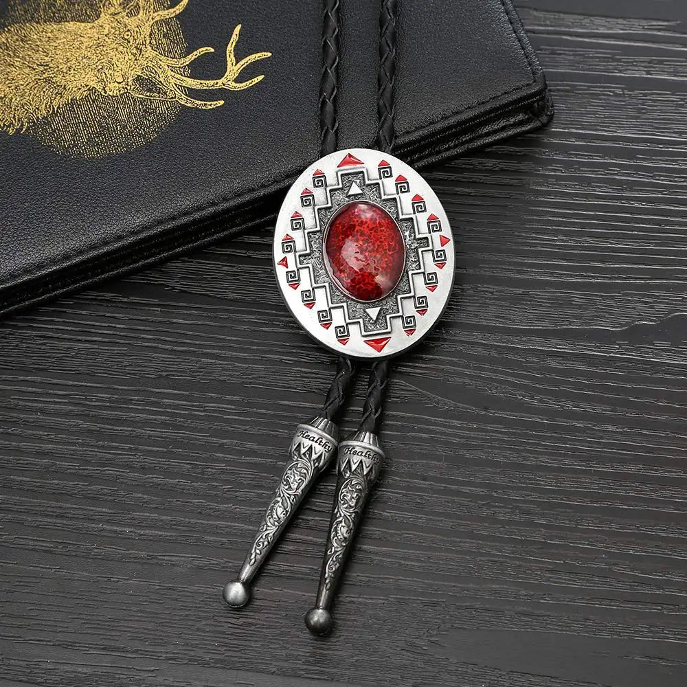 Bolo tie med röd sten och geometrisk design