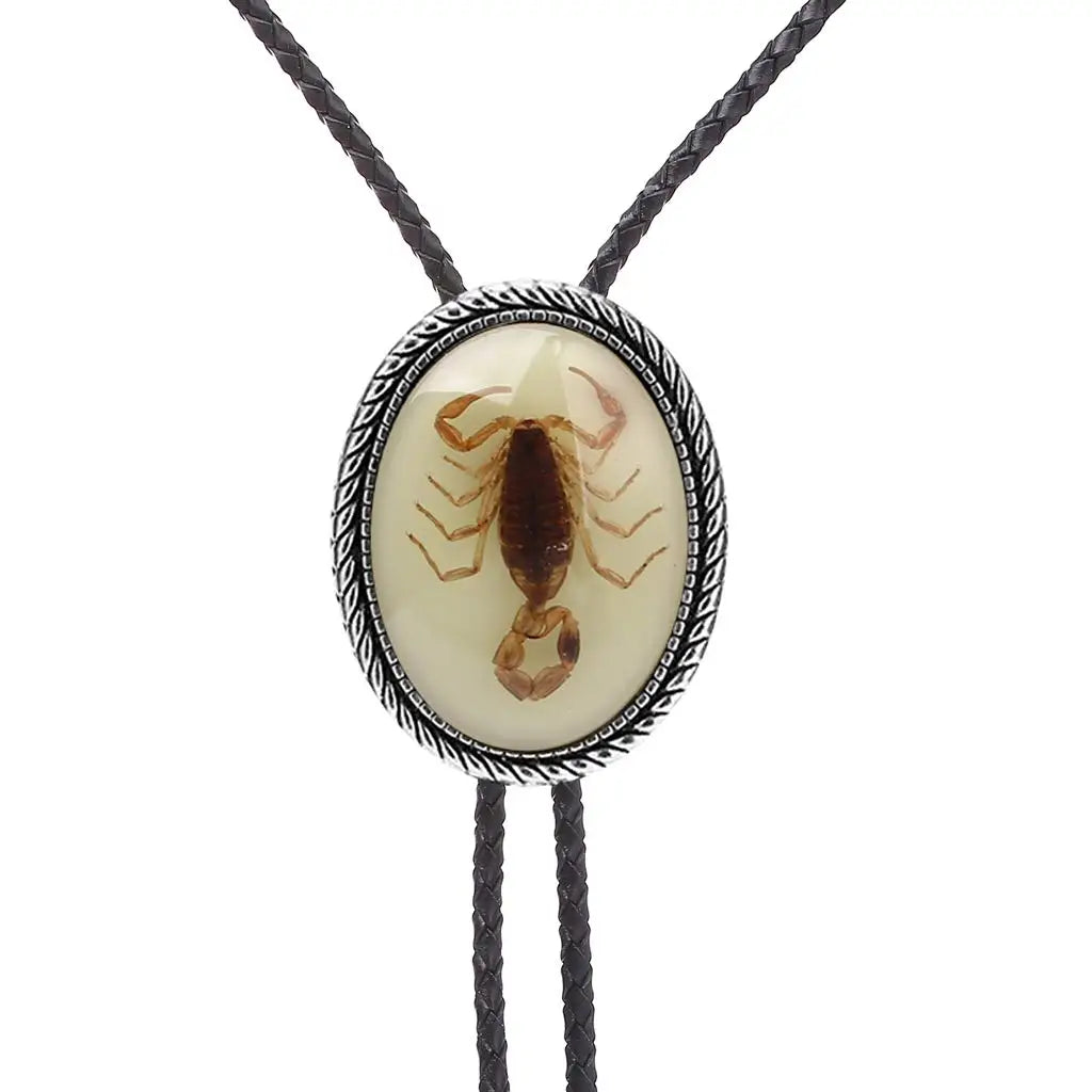 Bolo tie med skorpion och agat i oval design