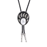 Bolo tie i silverfärgad björntassdesign med ädelstenslook