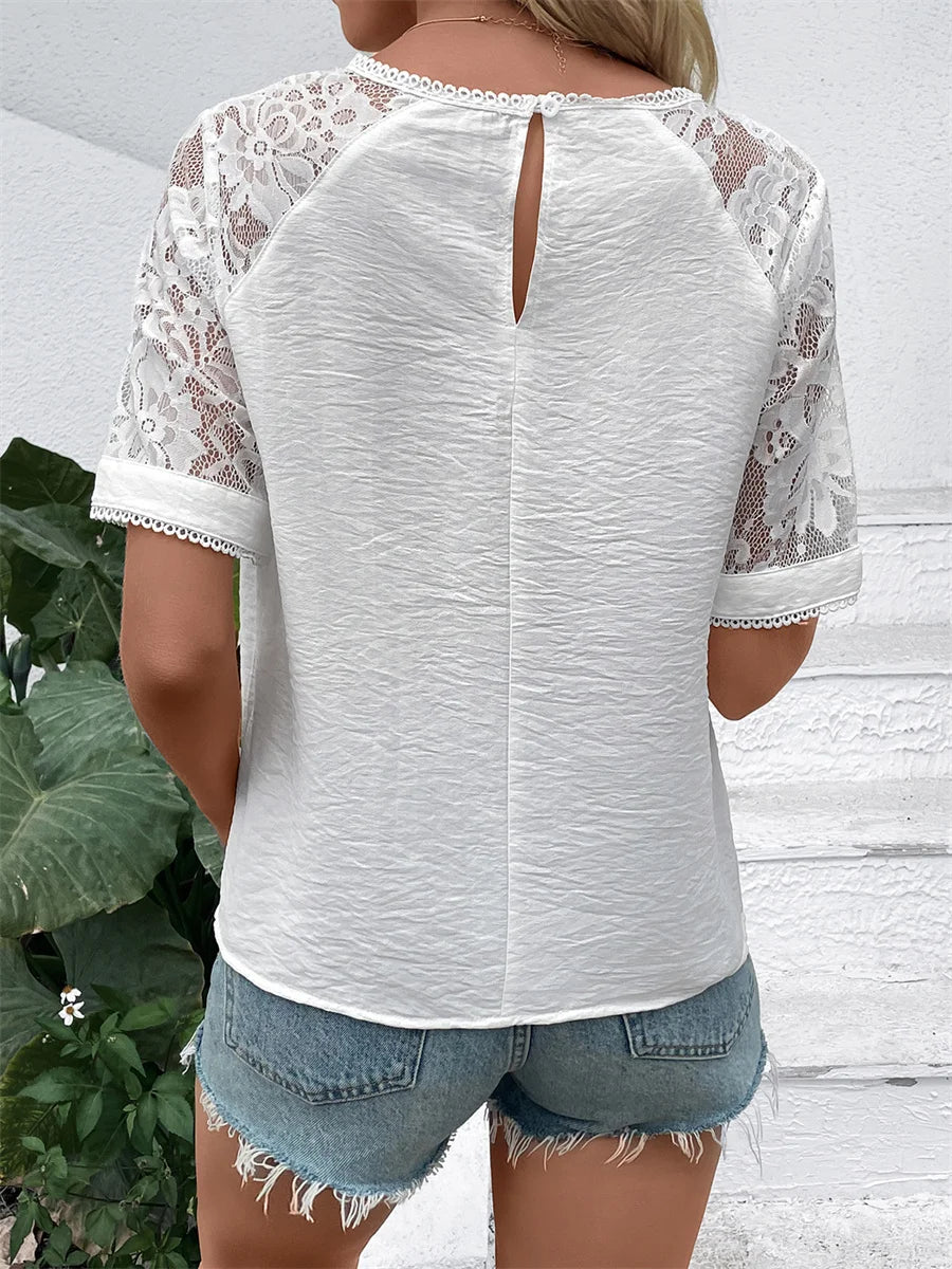 Vit romantisk blus med plisserade detaljer