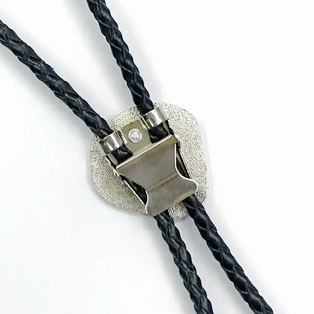 Bolo tie med spiralformad medaljong