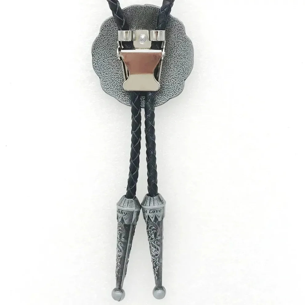 Bolo tie med retroinspirerat keltiskt mönster
