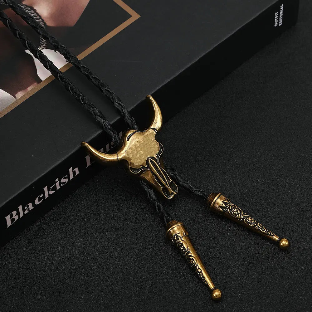Bolo tie med tjurskalle i antik mässing