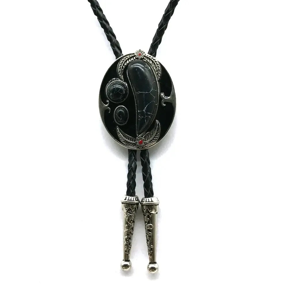 Bolo tie i svart läder med ovalt hänge och natursten