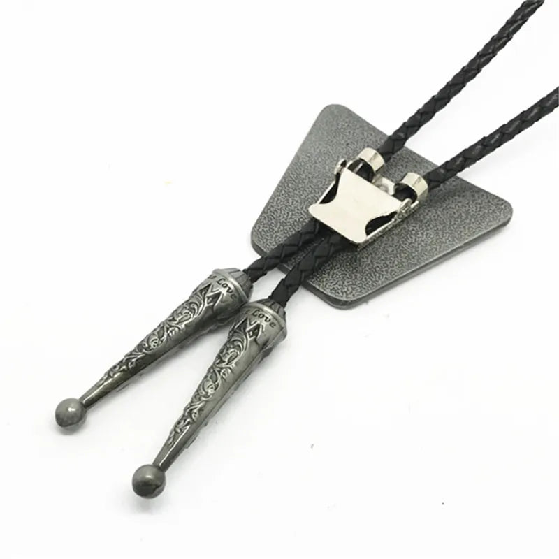Bolo tie i triangelform med geometriskt mönster