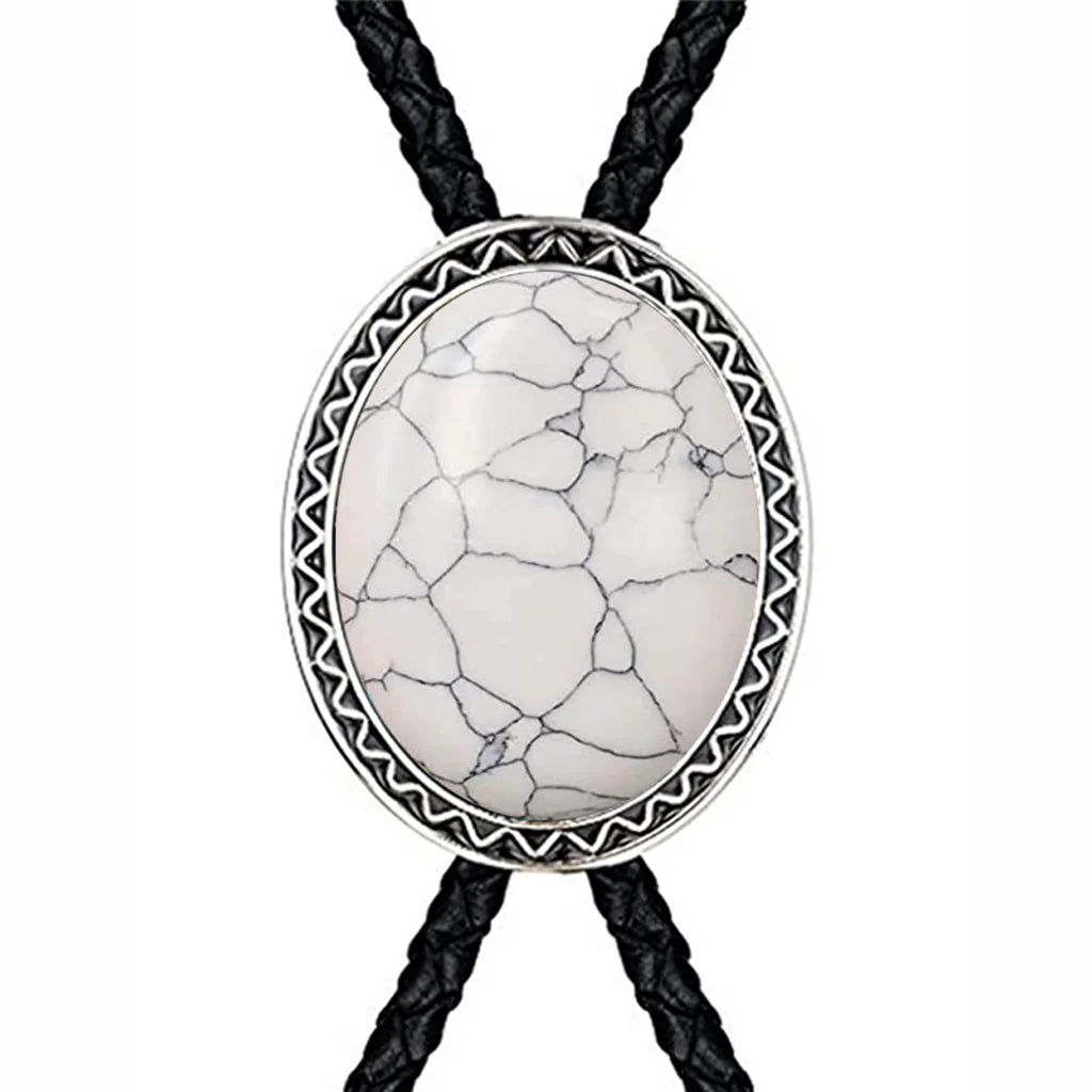 Bolo tie med vit marmormönstrad sten och flätat lädersnöre
