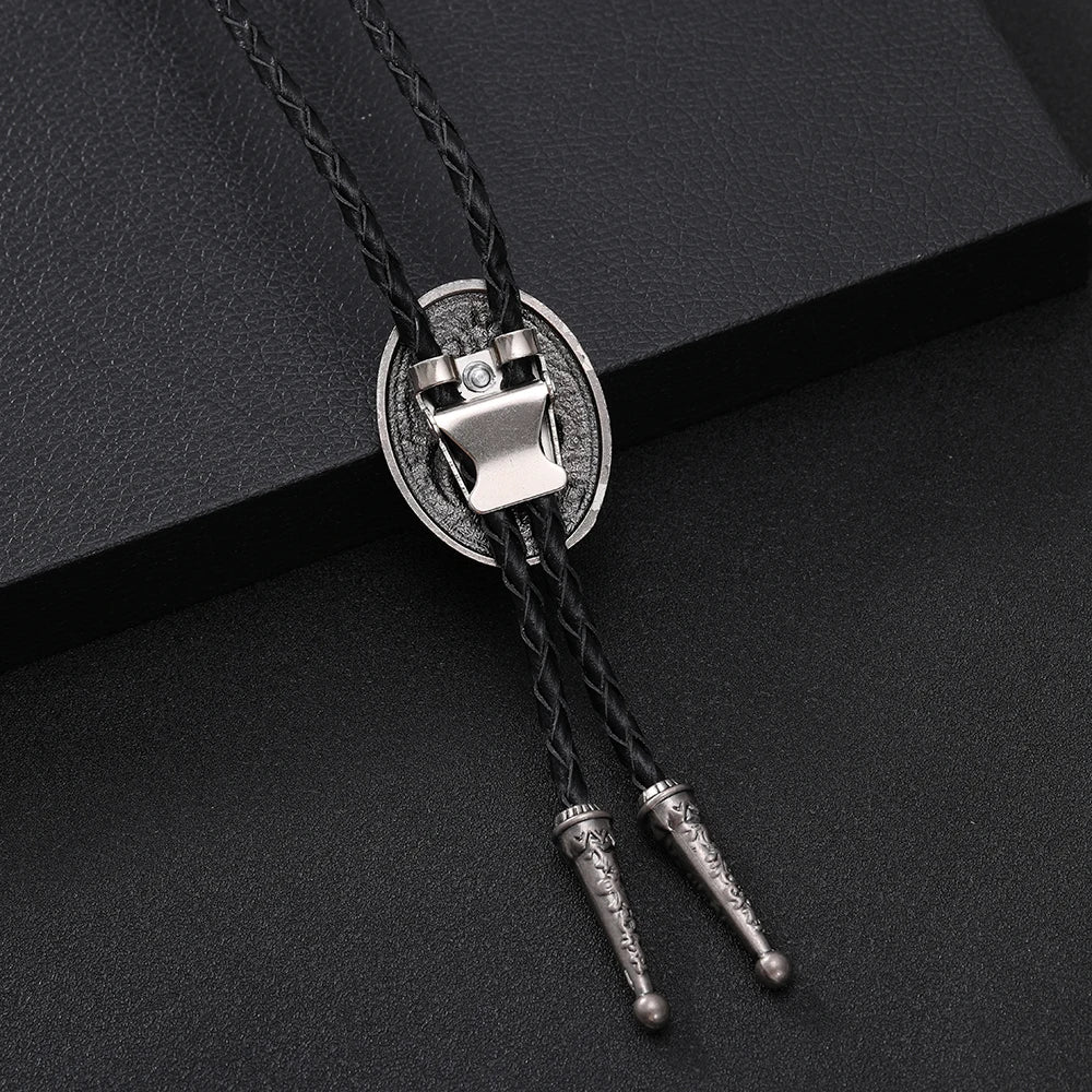 Bolo tie med ormmönster i antiksilver