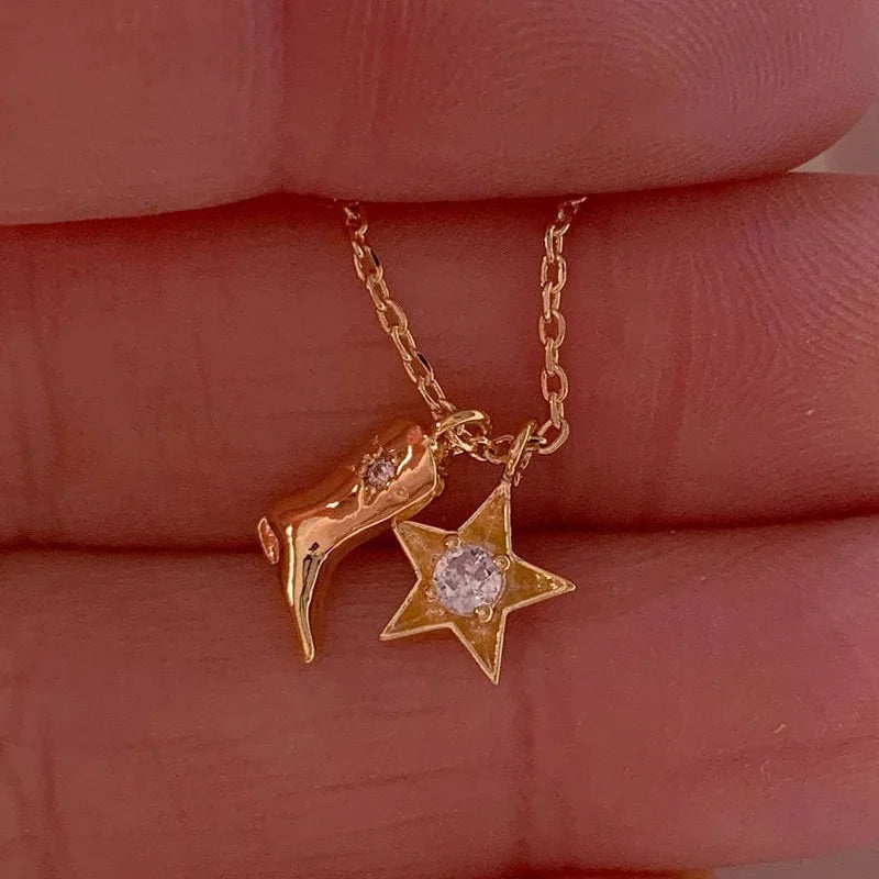 Halsband med hänge i form av en cowboyboots och stjärna