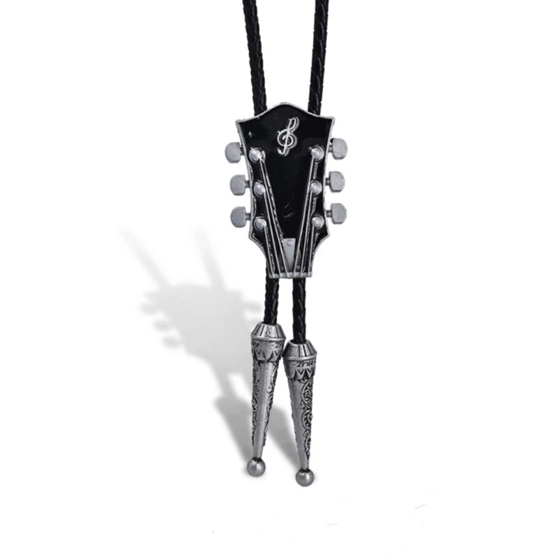 Bolo tie med gitarrhuvud i metall och läderrem