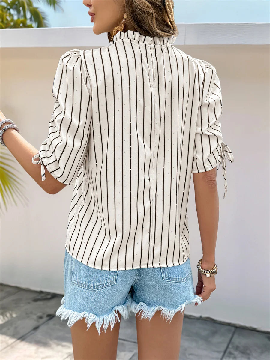 Randig blus med volang