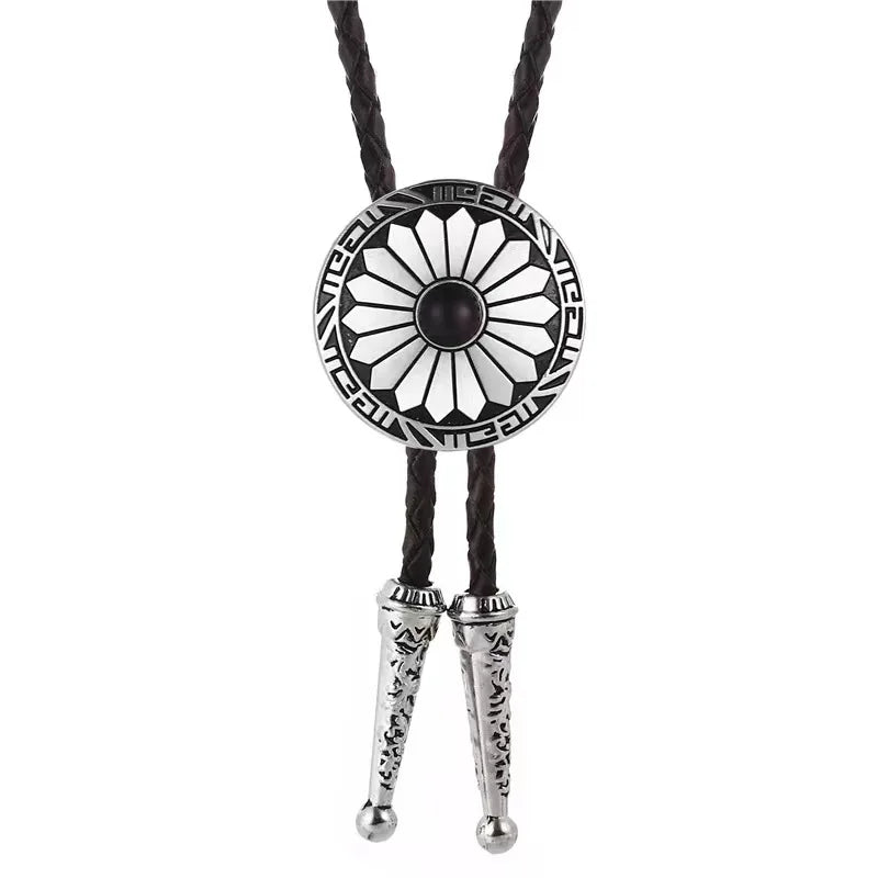 Bolo tie med svart sten och solinspirerat silverhänge