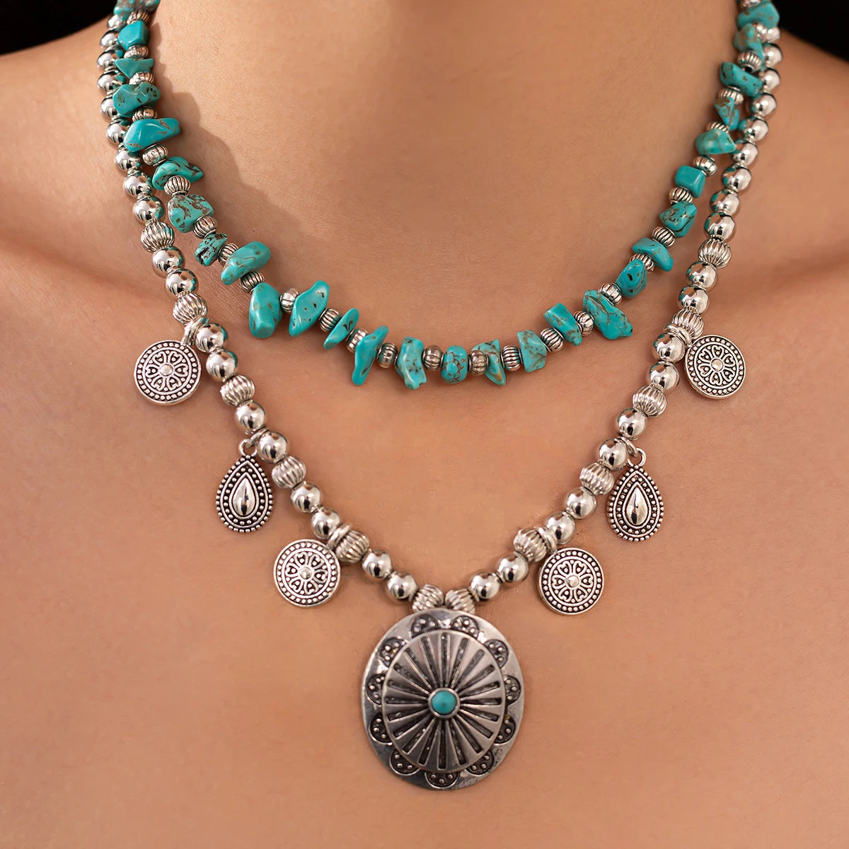 Dubbelt western-halsband med turkos och silverberlocker